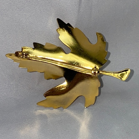 1970s Gold Tone Textured Veined Fall Maple Leaf Brooch - Picture 4 of 6